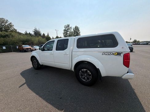 Used 2017 Nissan Frontier PRO-4X AWD/4WD image 3