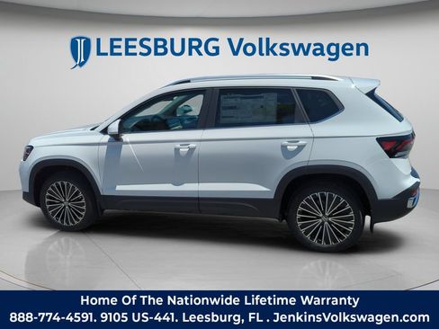 New 2026 Volkswagen Taos SE FWD image 10