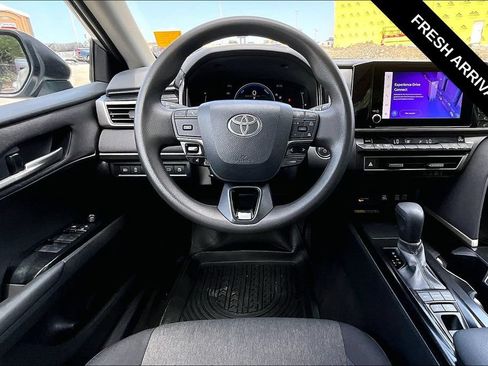 Used 2025 Toyota Camry LE FWD image 11