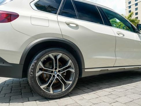 Used 2023 BMW X5 xDrive40i w/ Parking Assistance Package AWD/4WD image 30