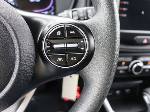 Used 2025 Kia Soul LX w/ LX Technology Package FWD image 19