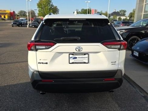 Used 2025 Toyota RAV4 XLE AWD/4WD image 5