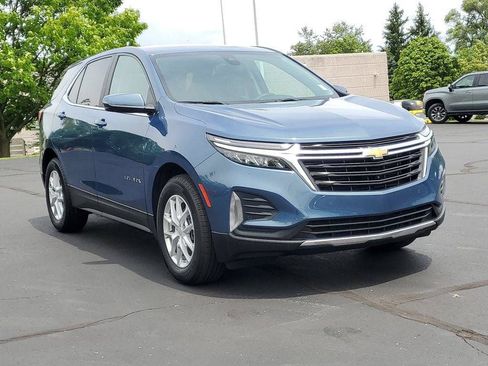Used 2024 Chevrolet Equinox LT FWD image 2