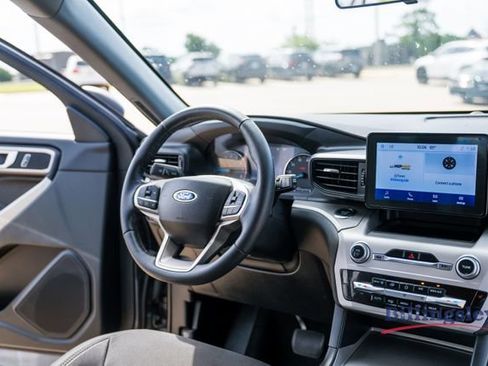 Used 2022 Ford Explorer XLT AWD/4WD image 15
