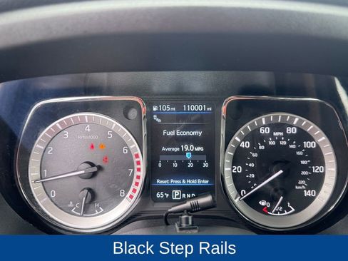 Used 2019 Nissan Titan SV w/ SV Convenience Package image 16