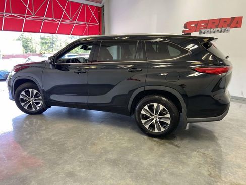 Used 2020 Toyota Highlander XLE image 6