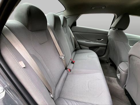 Used 2024 Hyundai Elantra SE FWD image 18