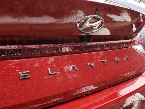 Certified 2022 Hyundai Elantra SEL w/ Convenience Package image 5