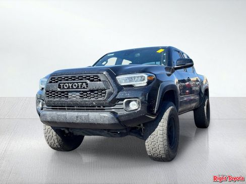 Used 2020 Toyota Tacoma TRD Off-Road w/ TRD Premium Off Road Package AWD/4WD image 2