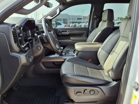 Used 2023 Chevrolet Silverado 1500 ZR2 w/ Technology Package image 17