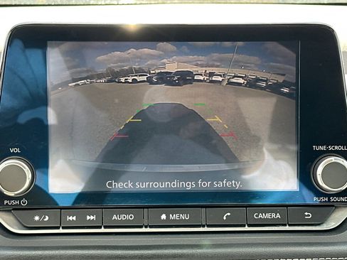 Used 2022 Nissan Rogue SV image 29