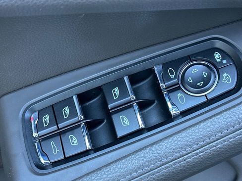 Used 2018 Porsche Macan S image 15