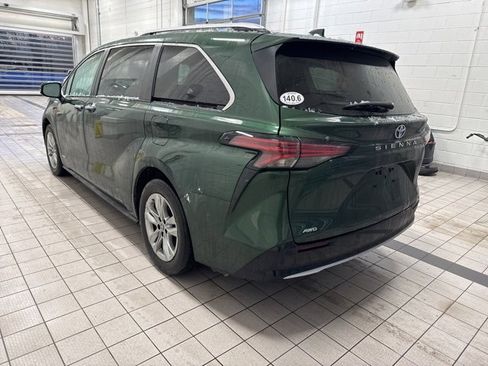 Used 2021 Toyota Sienna Limited image 3