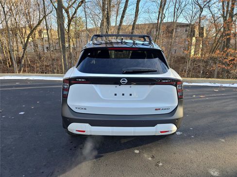 New 2026 Nissan Kicks SR w/ SR Premium Package AWD/4WD image 8