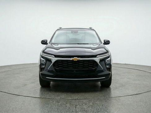 Used 2025 Chevrolet Trax LT image 2