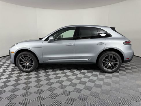 Certified 2025 Porsche Macan AWD/4WD image 2
