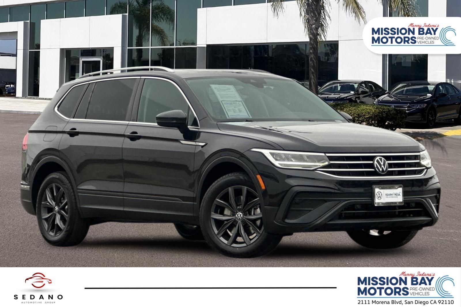 Used 2023 Volkswagen Tiguan SE w/ Panoramic Sunroof Package FWD image 1