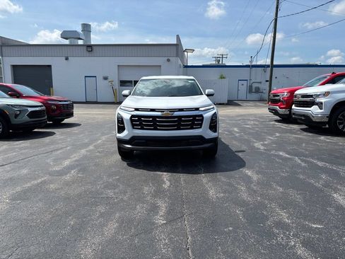 New 2026 Chevrolet Equinox LT w/ Convenience Package II AWD/4WD image 2