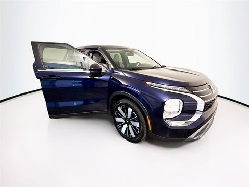 Used 2025 Mitsubishi Outlander SE FWD image 37