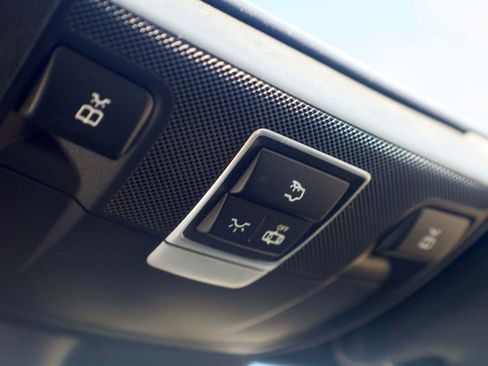 Used 2017 Mercedes-Benz S 550 Cabriolet image 40