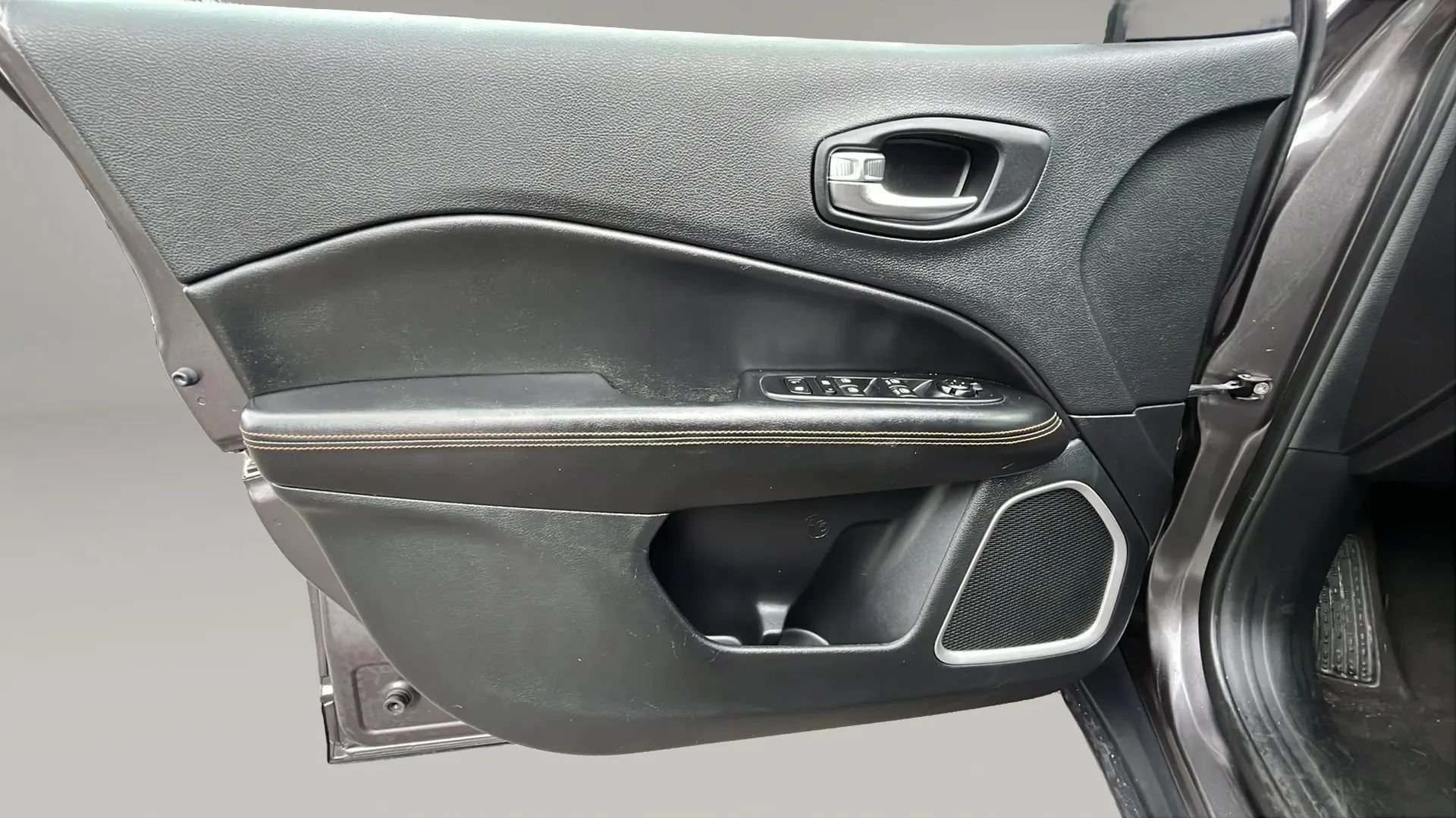 Used 2020 Jeep Compass Limited FWD image 13