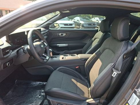 Used 2025 Ford Mustang Coupe RWD image 13