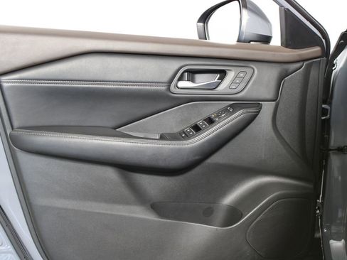 Used 2023 Nissan Rogue SL w/ SL Premium Package image 6