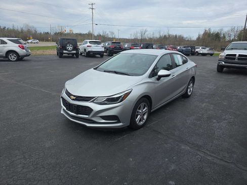 Used 2016 Chevrolet Cruze LT w/ LT Convenience Package FWD image 2