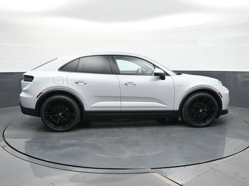 New 2026 Porsche Macan 4 Electric image 25