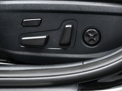 Used 2018 Kia Cadenza Technology image 9