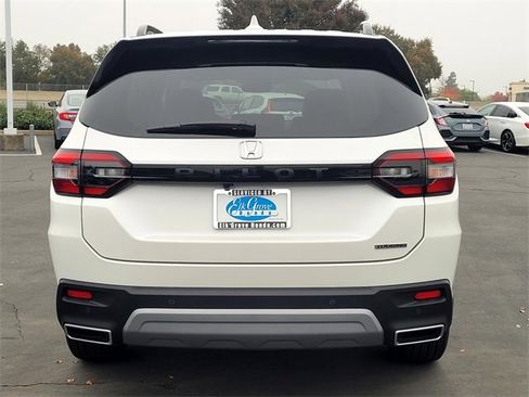 New 2025 Honda Pilot Touring image 5