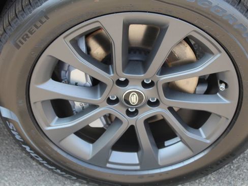 Used 2025 Land Rover Range Rover Sport SE image 8