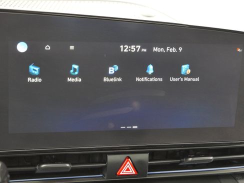 Certified 2025 Hyundai Elantra SEL image 30