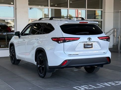 Used 2023 Toyota Highlander XLE image 9