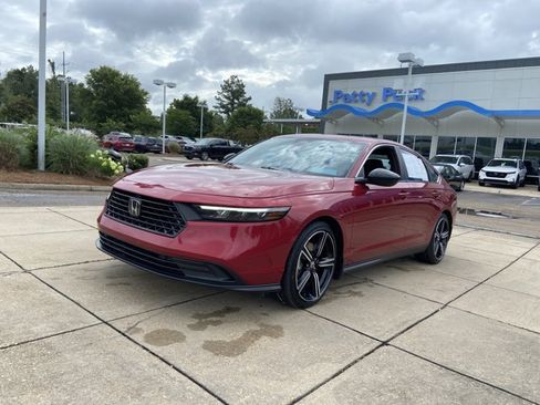 Used 2023 Honda Accord Sport image 4