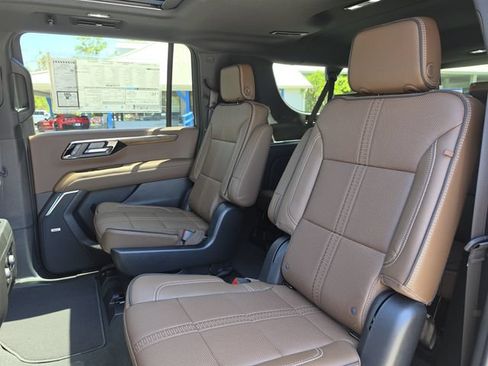 New 2026 Chevrolet Suburban High Country RWD image 21