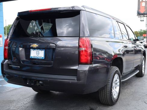 Used 2018 Chevrolet Suburban LT RWD image 4