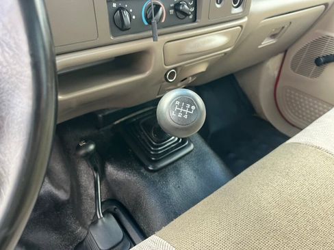 Used 2001 Ford F250 4x4 Regular Cab Super Duty image 63