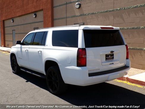 Used 2018 Chevrolet Suburban LT image 6