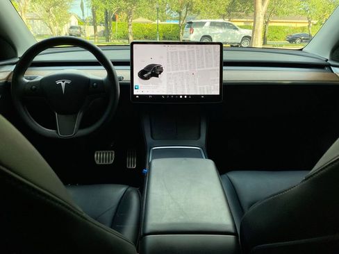 Used 2022 Tesla Model Y Performance image 22