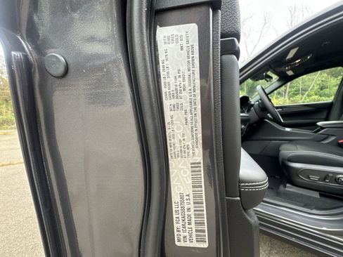 New 2025 Jeep Grand Cherokee L Laredo w/ Luxury Tech Group I image 29