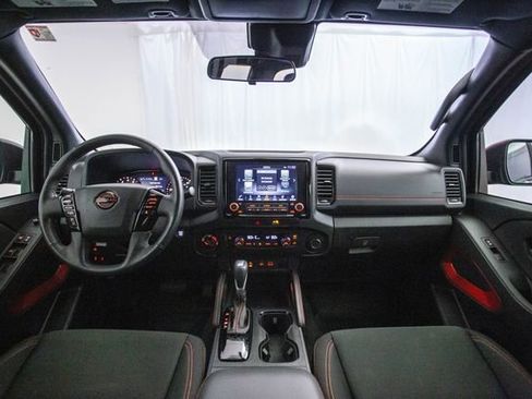 Used 2022 Nissan Frontier PRO-4X w/ Technology Package image 12