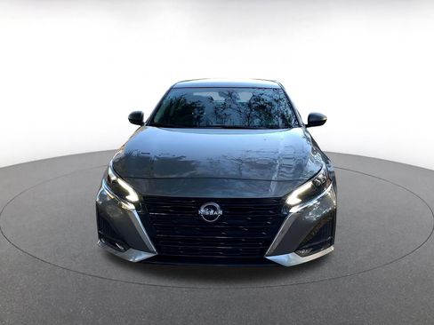 Used 2025 Nissan Altima 2.5 SV image 2