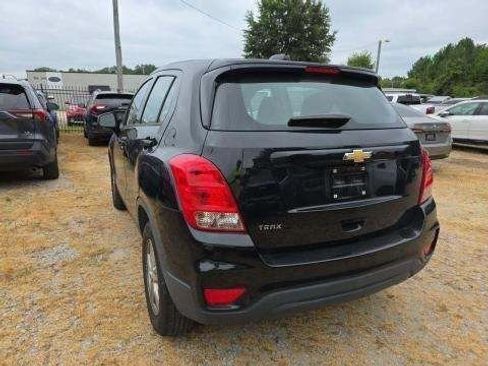 Used 2020 Chevrolet Trax LS FWD image 2