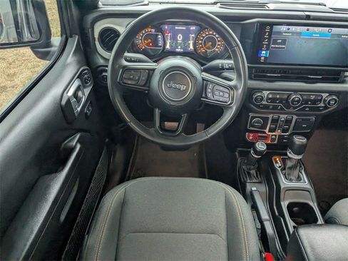 Used 2024 Jeep Gladiator Sport image 14