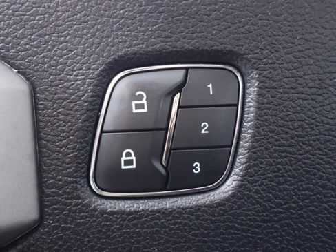 Used 2020 Ford F150 Lariat image 32