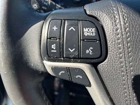 Used 2019 Toyota Highlander XLE image 24