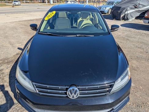 Used 2018 Volkswagen Jetta SE image 2
