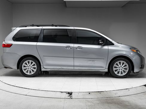 Used 2015 Toyota Sienna Limited Premium AWD/4WD image 37