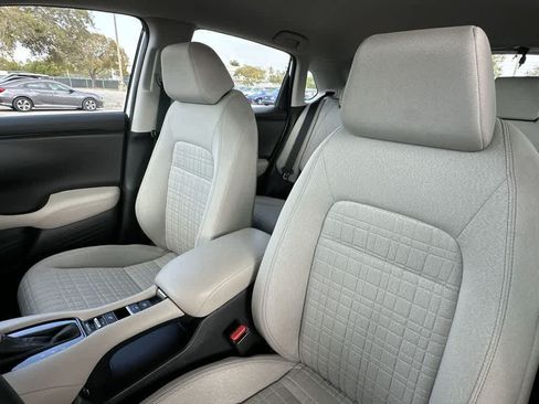 Used 2025 Honda HR-V LX image 14